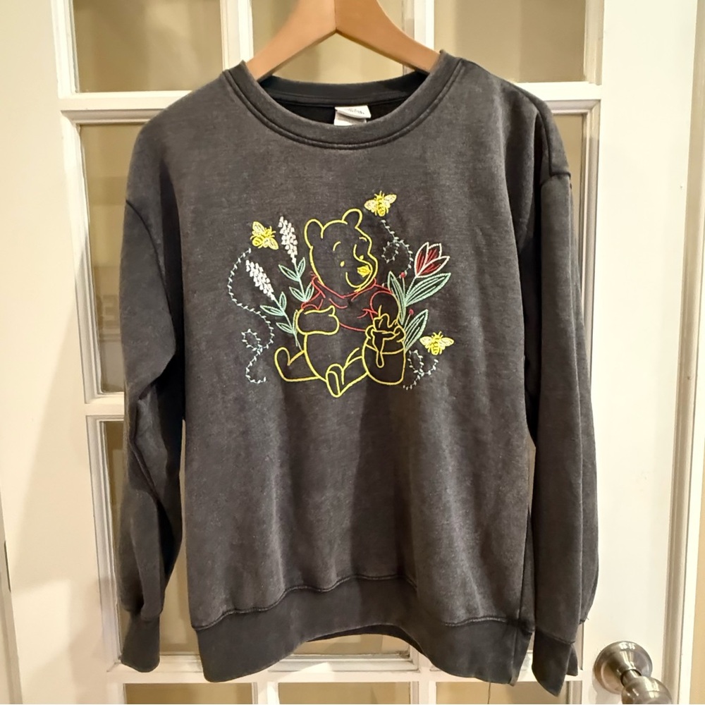 Disney Winnie The Pooh Women's Medium Gray Embroidered Crewneck Sweatshirt NEW!